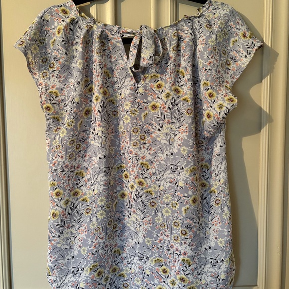 Floral Cap Sleeve Blouse - Picture 2 of 3